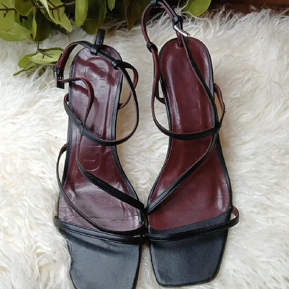 Elegant Black Strappy Women's Heels - Picture 13 of 16